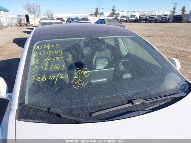 5YJ3E1EB8JF127161 Tesla MODEL 3