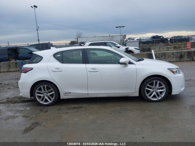 JTHKD5BH3F2221472 Lexus CT 200H