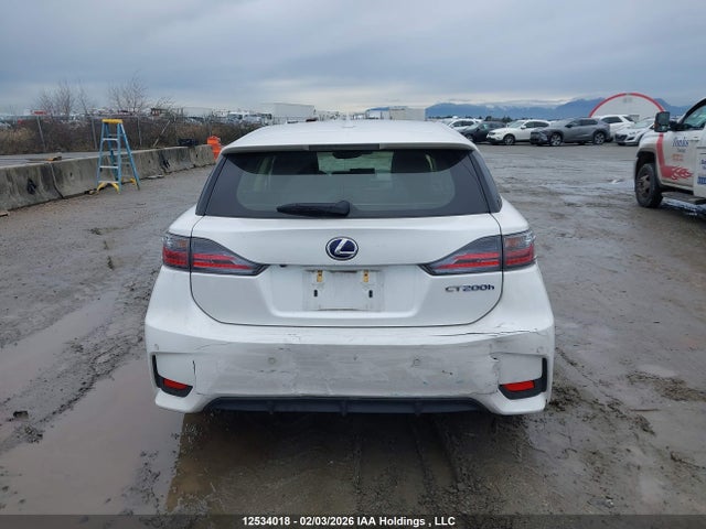 JTHKD5BH3F2221472 Lexus CT 200H