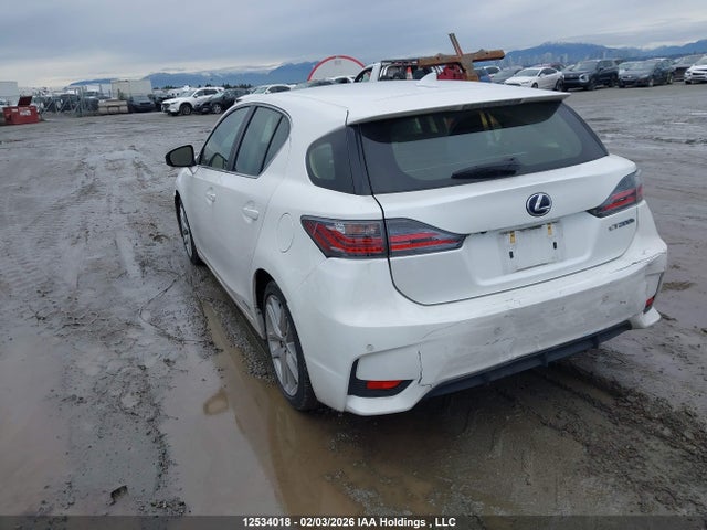 JTHKD5BH3F2221472 Lexus CT 200H