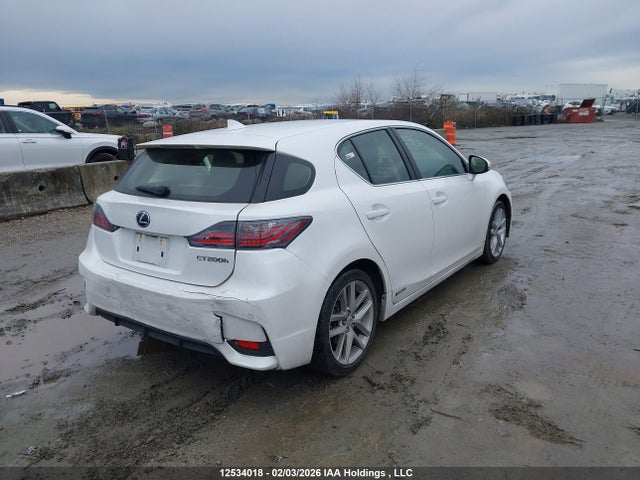 JTHKD5BH3F2221472 Lexus CT 200H