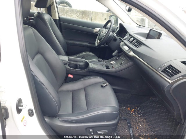 JTHKD5BH3F2221472 Lexus CT 200H