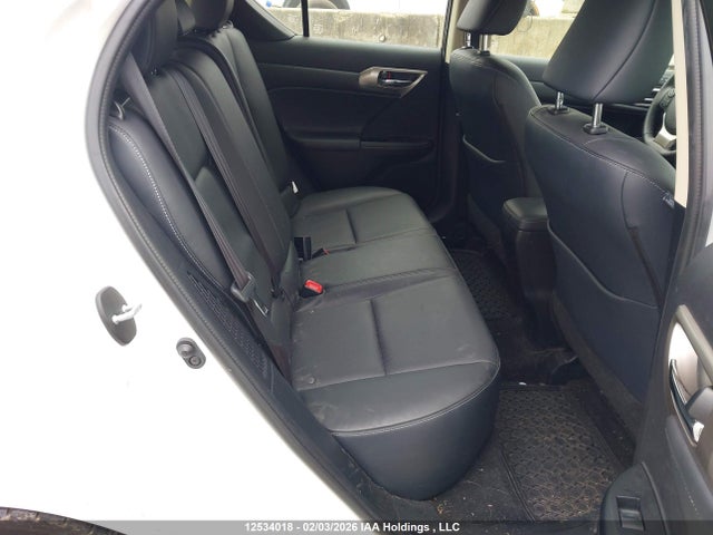 JTHKD5BH3F2221472 Lexus CT 200H