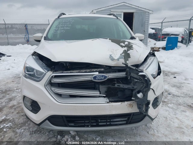 1FMCU9H92JUB89345 Ford ESCAPE SEL