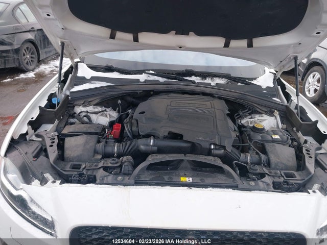 Jaguar F-pace R - Sport 2017 SADCL2BV6HA075563 Image 10