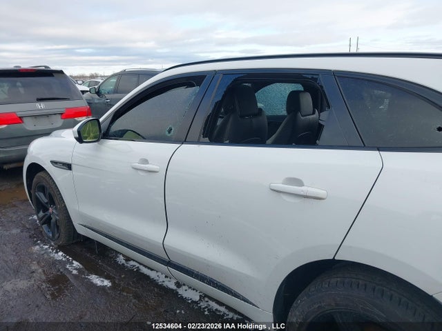 Jaguar F-pace R - Sport 2017 SADCL2BV6HA075563 Image 14