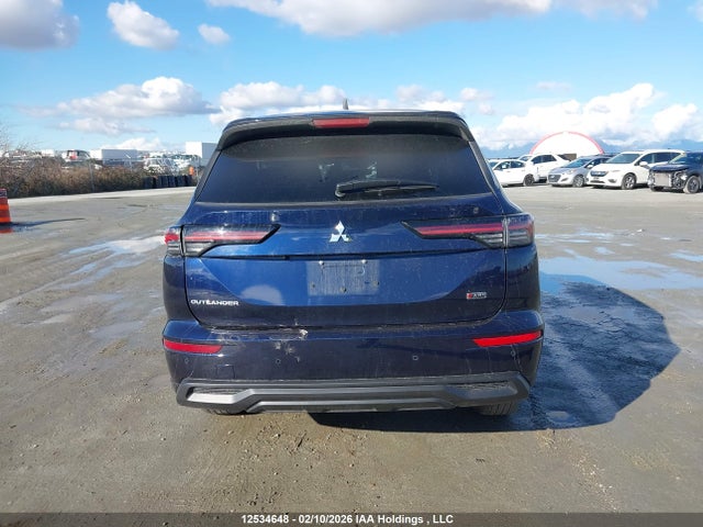 JA4J4UA80SZ626368 Mitsubishi Outlander Es