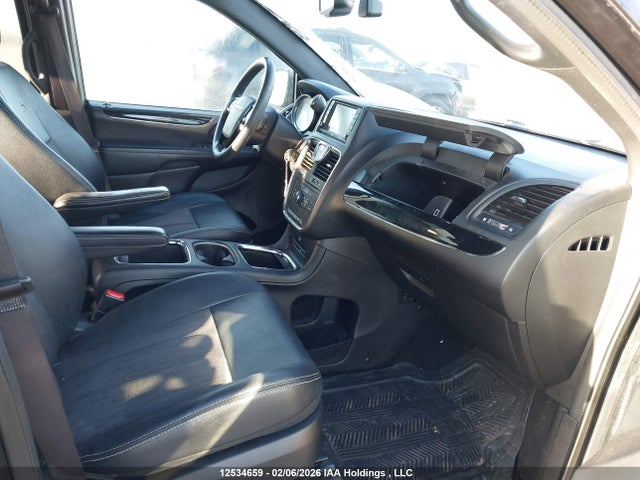 12534659 :رقم المزاد ، 2C4RC1HG0FR714568 vin ، 2015 Chrysler Town & Country S مزاد بيع