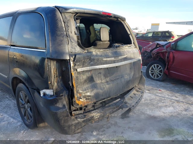 12534659 :رقم المزاد ، 2C4RC1HG0FR714568 vin ، 2015 Chrysler Town & Country S مزاد بيع