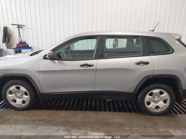 1C4PJLAB7HW640101 Jeep Cherokee Sport