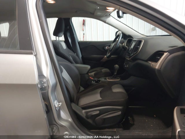 1C4PJLAB7HW640101 Jeep Cherokee Sport