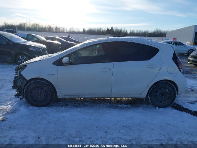 JTDKDTB39F1586576 Toyota PRIUS C