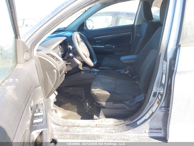 JA4AR3AU1JZ008063 Mitsubishi Outlander Sport Es