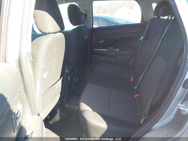 JA4AR3AU1JZ008063 Mitsubishi Outlander Sport Es