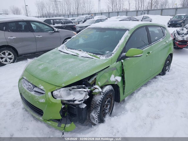 12535020 :رقم المزاد ، KMHCU5AE9DU069742 vin ، 2013 Hyundai Accent Gls/se مزاد بيع