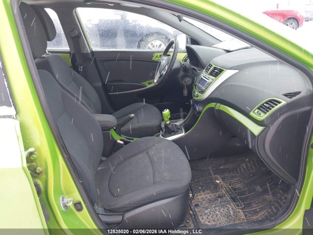 12535020 :رقم المزاد ، KMHCU5AE9DU069742 vin ، 2013 Hyundai Accent Gls/se مزاد بيع