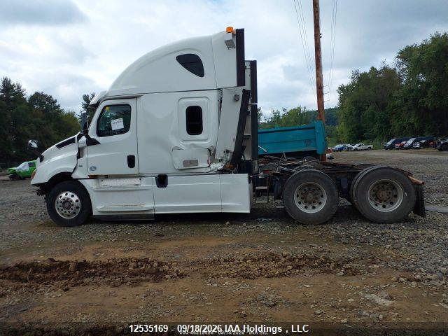 Freightliner Cascadia 126 2018 3AKJHHDR6JSJC9745 Image 15