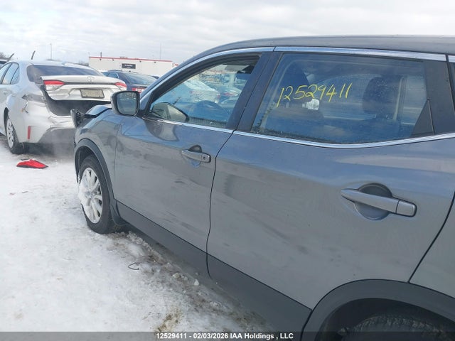 JN1BJ1AV6MW317468 Nissan Rogue Sport S