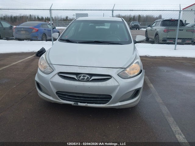 2013 Hyundai Accent Gl მანქანა იყიდება აუქციონზე, vin: KMHCT5AE2DU123742, აუქციონის ნომერი: 12535313