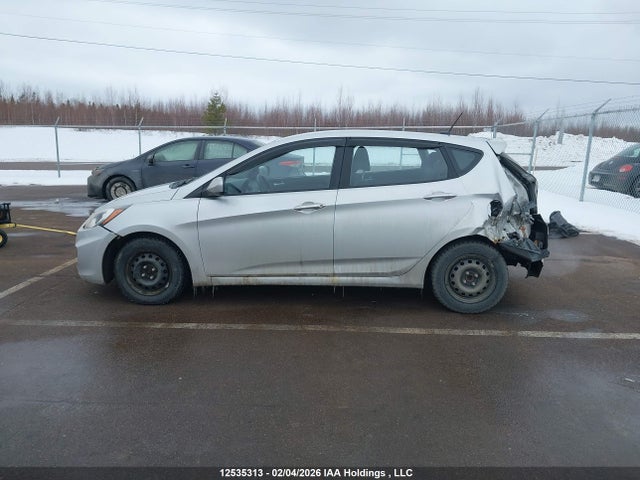 2013 Hyundai Accent Gl მანქანა იყიდება აუქციონზე, vin: KMHCT5AE2DU123742, აუქციონის ნომერი: 12535313