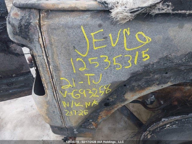 1C4HJXEG3MW693258 Jeep TJ