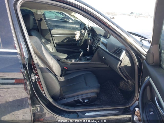 12535695 :رقم المزاد ، WBA8A3C53HK691630 vin ، 2017 Bmw 320i Xdrive مزاد بيع