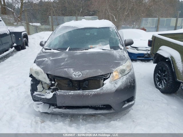 12535837 :رقم المزاد ، 5TDZK3DCXES410672 vin ، 2014 Toyota Sienna مزاد بيع