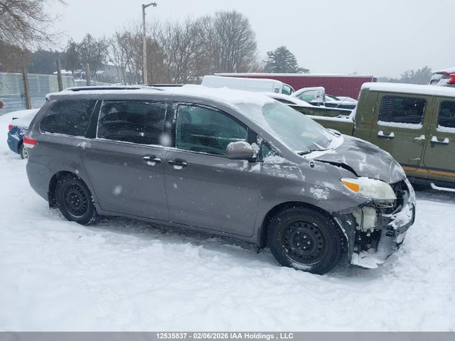 12535837 :رقم المزاد ، 5TDZK3DCXES410672 vin ، 2014 Toyota Sienna مزاد بيع