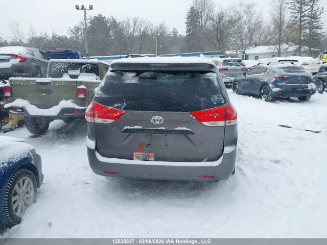 12535837 :رقم المزاد ، 5TDZK3DCXES410672 vin ، 2014 Toyota Sienna مزاد بيع