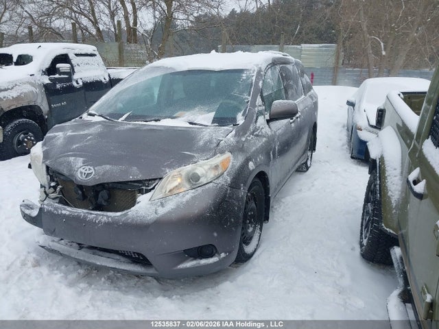 12535837 :رقم المزاد ، 5TDZK3DCXES410672 vin ، 2014 Toyota Sienna مزاد بيع