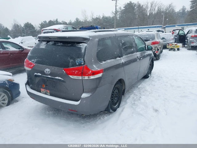 12535837 :رقم المزاد ، 5TDZK3DCXES410672 vin ، 2014 Toyota Sienna مزاد بيع