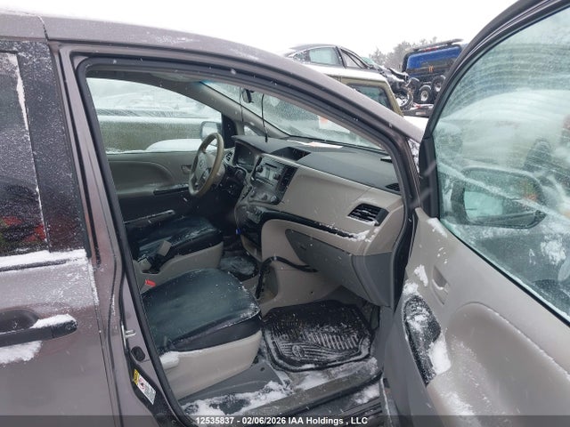 12535837 :رقم المزاد ، 5TDZK3DCXES410672 vin ، 2014 Toyota Sienna مزاد بيع