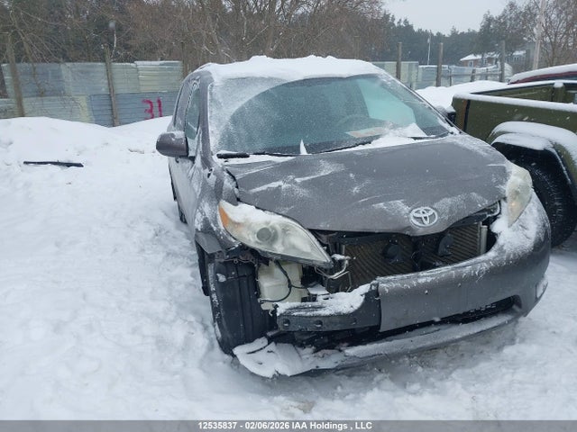 12535837 :رقم المزاد ، 5TDZK3DCXES410672 vin ، 2014 Toyota Sienna مزاد بيع