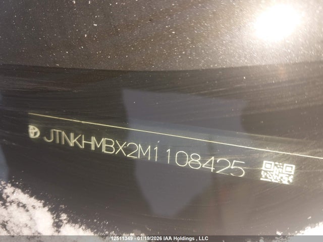 JTNKHMBX2M1108425 Toyota C-HR LE