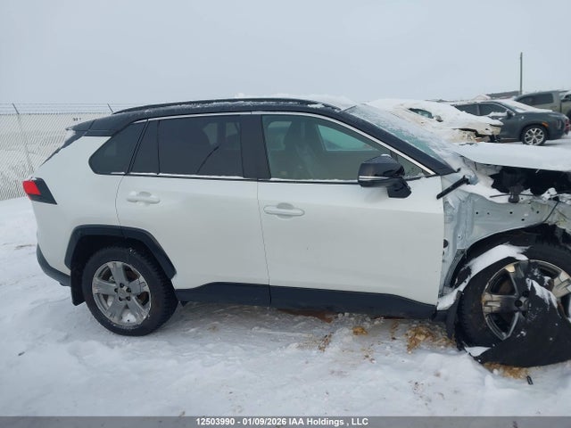 2T35WRFV4SW275624 Toyota RAV4 XSE