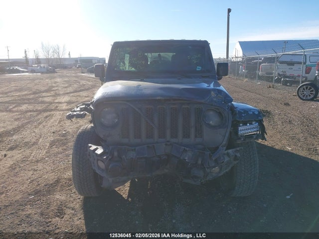 1C4HJXEM5PW530542 Jeep Wrangler Sahara