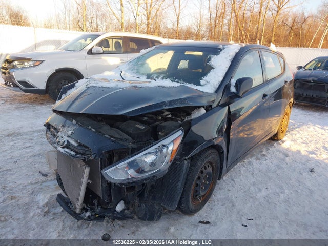 12536225 :رقم المزاد ، KMHCT5AE7FU230935 vin ، 2015 Hyundai Accent مزاد بيع