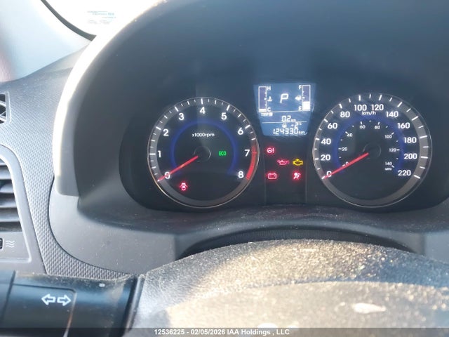12536225 :رقم المزاد ، KMHCT5AE7FU230935 vin ، 2015 Hyundai Accent مزاد بيع