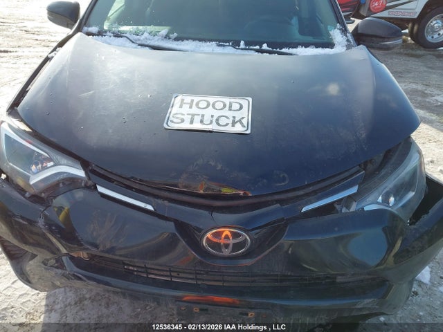 2T3ZFREVXHW393043 Toyota RAV4 LE