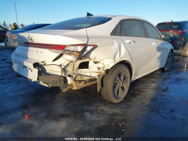 KMHLM4AGXPU379057 Hyundai ELANTRA SEL