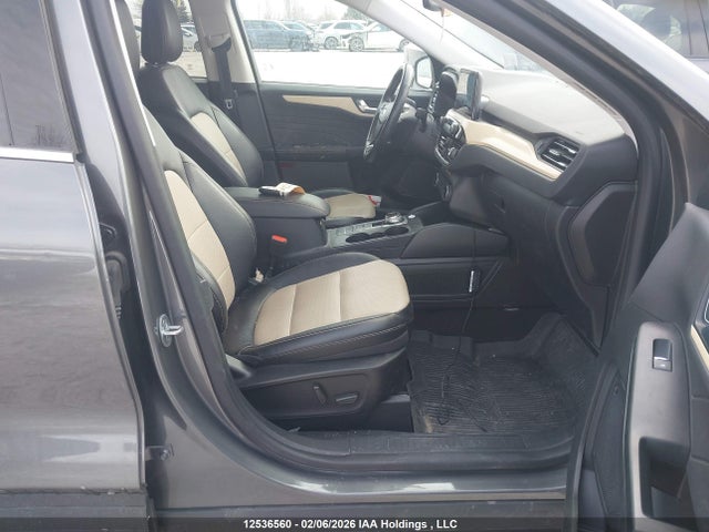 1FMCU0LZ4NUB83278 Ford Escape Titanium