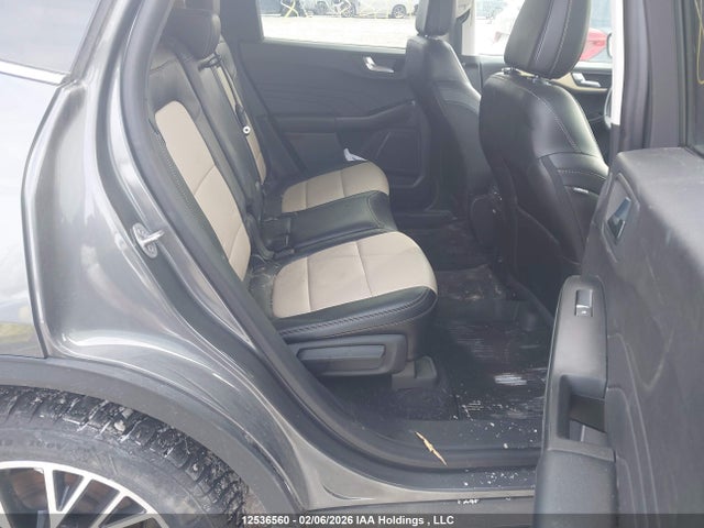 1FMCU0LZ4NUB83278 Ford Escape Titanium