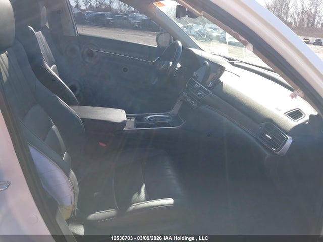 1HGCV2F94NA800934 Honda Accord Touring