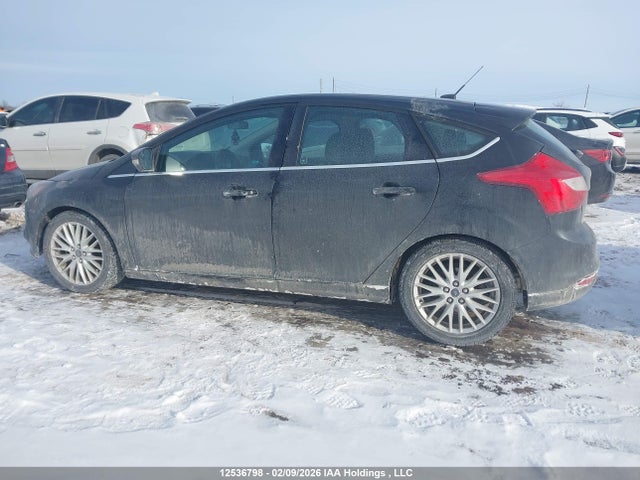 1FADP3N21EL328984 Ford Focus Titanium