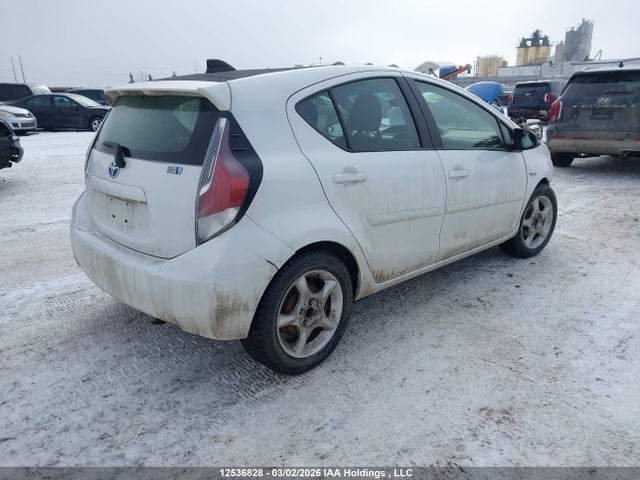 JTDKDTB3XG1125971 Toyota Prius C Technology