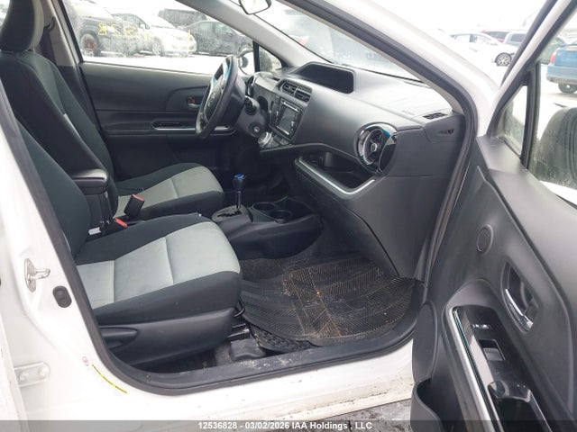 JTDKDTB3XG1125971 Toyota Prius C Technology