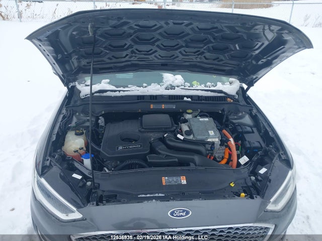 3FA6P0RU2KR155640 Ford Fusion Hybrid Titanium