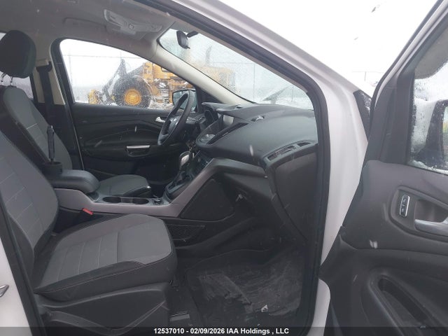 1FMCU9GX5EUD88878 Ford ESCAPE SE