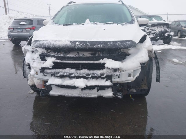 1FMCU9GX5EUD88878 Ford ESCAPE SE