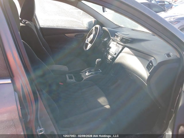 JN1BJ1CP2JW108688 Nissan Qashqai S 4dr2wd
